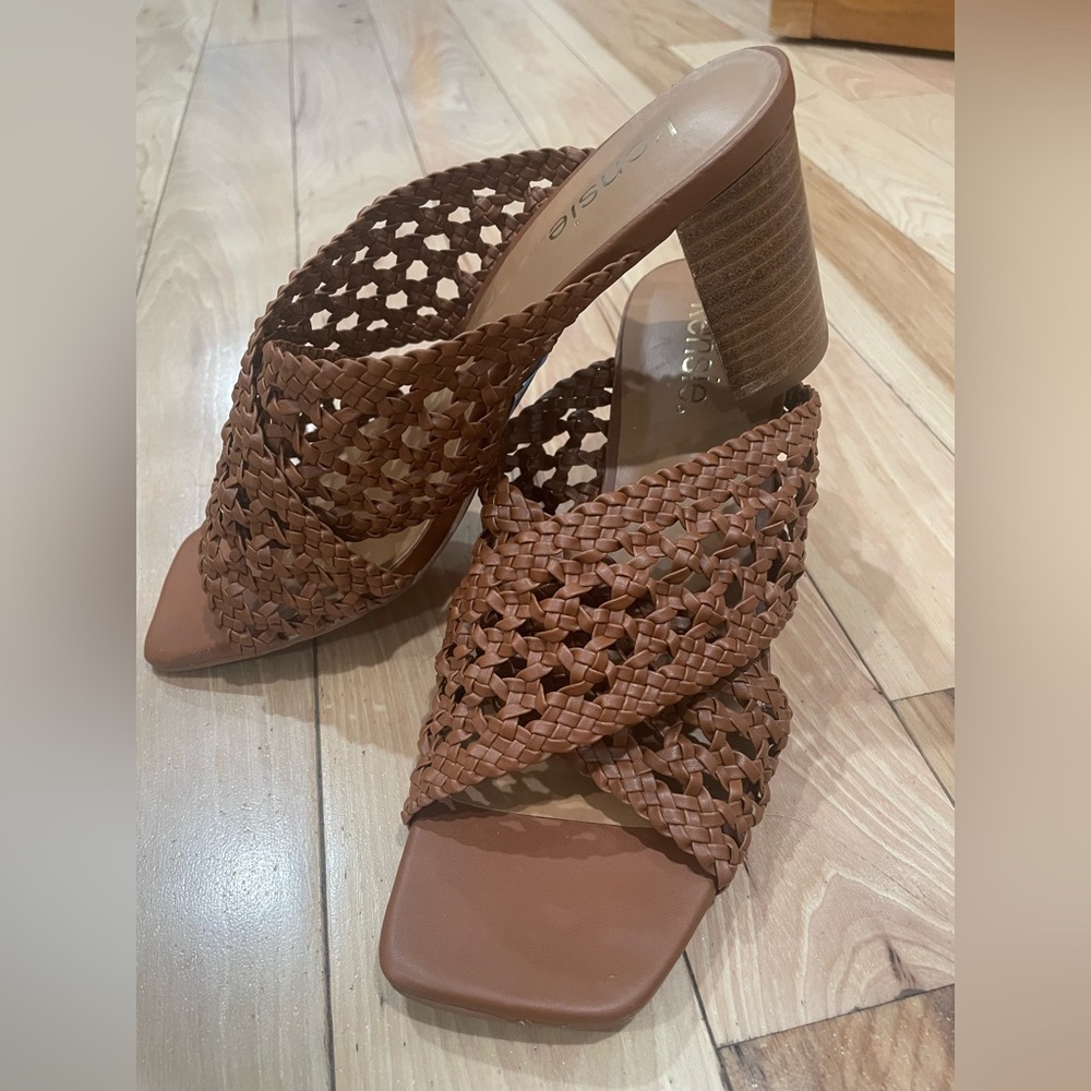 NWOT Kenzie Cognac Sandals Size 7